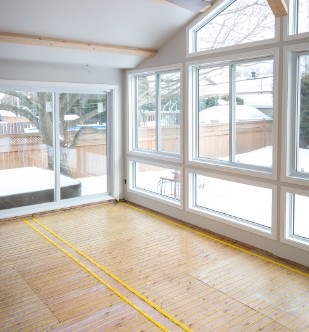 Vivienda de obra nueva en Valladolid con los circuitos de suelo radiante listos para instalar el laminado
