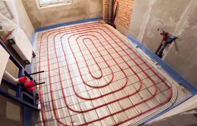 Circuitos de calefacción radiante por agua sobre panel aislante antes del recrecido